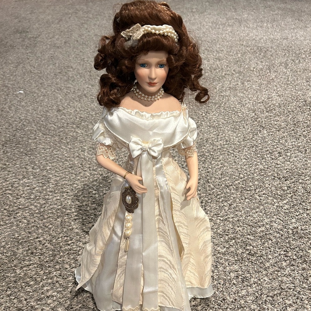 House Of Lloyd Christmas Around The World 1996 Amanda Jean Collectors Doll